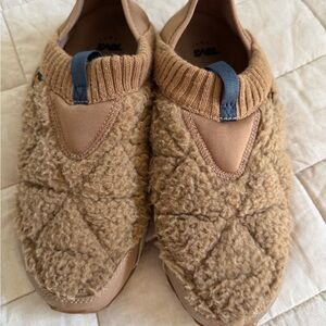 Teva ReEmber Fleece Slip-ons - Size 9